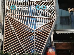 -新华里咖啡书吧(新华书店小寨店)