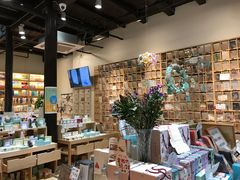 -猫的天空之城概念书店(杭州南宋御街店)