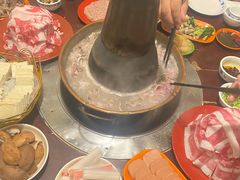 -洞庭洲·防空洞火锅·铜锅涮肉·烧烤(新百广场店)