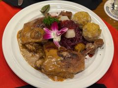 烤鹅腿配酸菜土豆泥-申德勒加油站西餐厅Schindlers Tankstelle(上海外滩店)