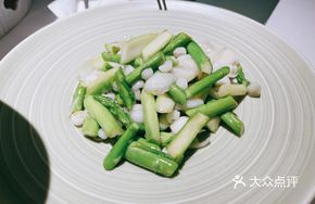 Snow Corn Stir-Fried with Nine-Year-Old Lily