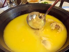 -鲜入围煮花胶鸡海鲜火锅