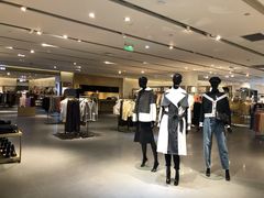 -URBAN REVIVO(济南领秀城贵和购物中心店)