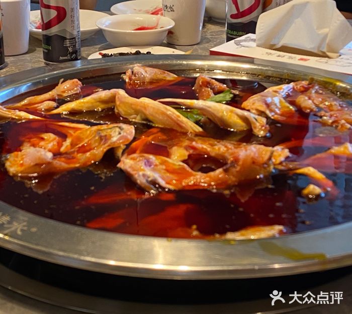 忘情水鱼头·鲜鱼火锅(滨江中路店)鱼头图片