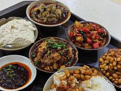 -董哥山城碗碗香(美专校街店)