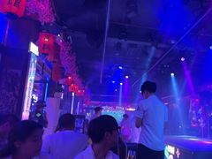 -喜鹊音乐酒馆(西街店)