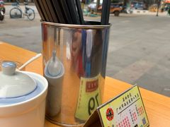 坐在西华路上吃河粉-荔林食店(西华路店)
