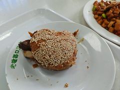 烧饼夹肘子-老磁器口豆汁店(天坛店)