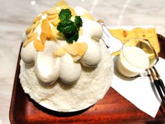 榴莲肉加榴莲冰淇淋-丹礼糖甜品