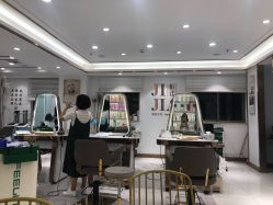 -镁连社·美联社