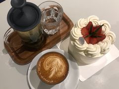 -花花卷卷·鲜食蛋糕(静安久光百货店)