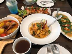 -Chom Cafe and Restaurant