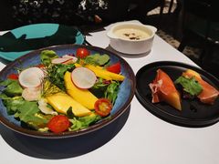 芒果牛油果大虾色拉-乐意坊Alla Torre意大利手工披萨(陆家嘴旗舰店)