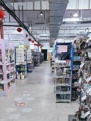 -逝水玩具折扣店
