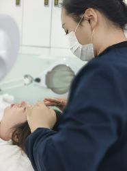 -靓芙泉专研痘痘肌