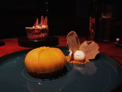 焦糖苹果配山核桃及香草奶油慕斯-AZUL by FUEL蓝色·法式酒馆(琶醍店)