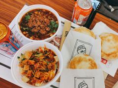 -荀记肉夹馍(三八家乐福店)