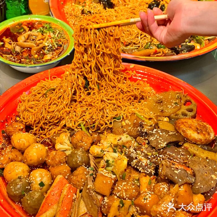 每次在小上刷到这种盘盘麻辣烫都要流口水 现在这个盘盘