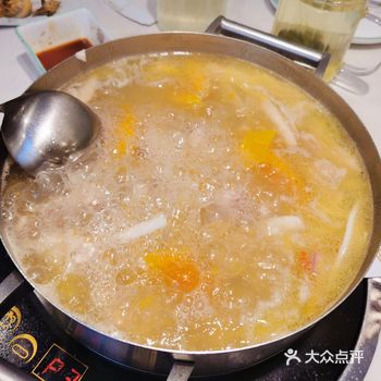 点了招牌木瓜花胶鸡，手打虾滑