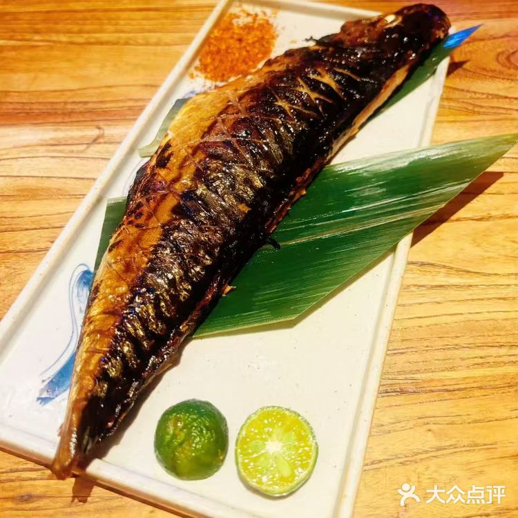 暖色灯笼下品味人生