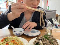 -溢心园香河肉饼总店