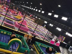 -嘿哟动霸CHUA·新潮玩运动娱乐中心·蹦床滑冰团建乐园