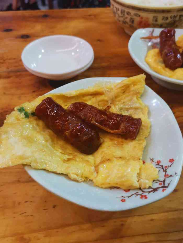 陈记汤饭(水巷口店)-"[薄荷]环境:骑楼里面的店面.没有空调.
