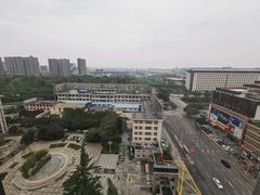 -西安大雁塔科技大学地铁站亚朵酒店