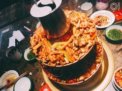 -沪小二炭火蛙锅(淮海中路美食不夜城店)
