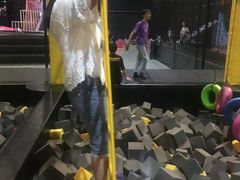 -嘿哟动霸CHUA·新潮玩运动娱乐中心·蹦床滑冰团建乐园