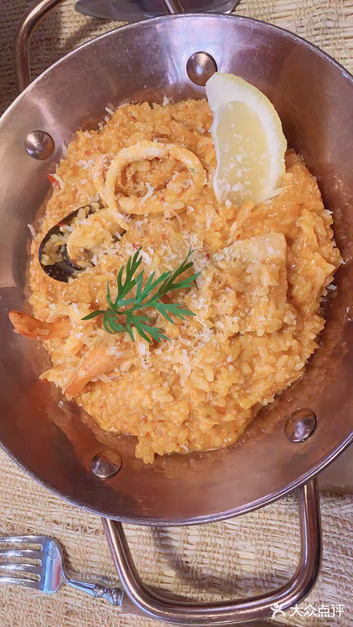 进入餐厅会有免费的奶茶可续杯,加入可可的奶茶很香醇