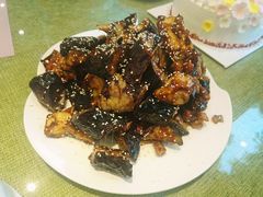 焦糖茄子牛肉粒-桃子餐厅·天津菜(红星路直营店)