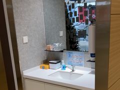 -瑞尔齿科(上海长风大悦城店)