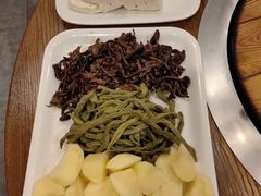-万里闯关东铁锅炖菜馆(高新旗舰店)