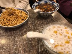 鲜奶黄桃西米露-阿坤传统手工小吃(沙坪坝店)