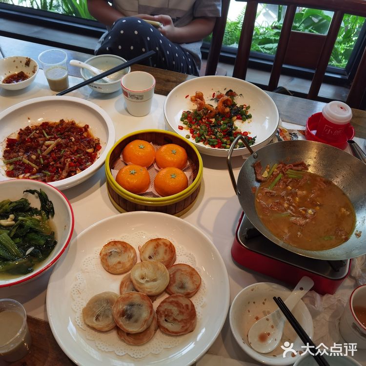 对大众点评官十分友好，赠送了爽口冰粉和黄金豆沙饼