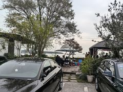 -亮河湾山庄