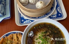 Snow Cabbage Pork Noodles with Chicken-Gravy Pork Cutlet and Steamed Dumplings