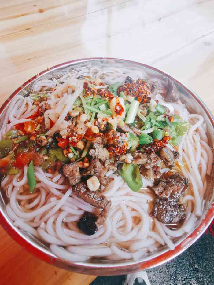 顺江烧肉米线-"#路边摊的魅力# 从火山地质公园出来,找..."-大众点评
