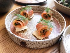 烟熏三文鱼配烤饺子皮和芥末籽酱-BOR Eatery(安福路店)