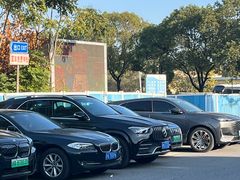 -闵行体育馆-停车场