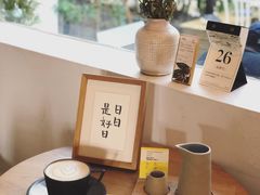 -彳亍咖啡·这里(水湾路店)