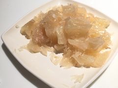 小哥亲手剥的柚子-海底捞大排档火锅(打浦路店)