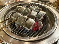 -围炉肉舍•炭烤活鳗•丹东海鲜烤肉(步行街店)