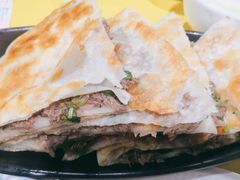 饼夹肉-老红桥炸灌肠牛肚锅烧烤(定福庄店)