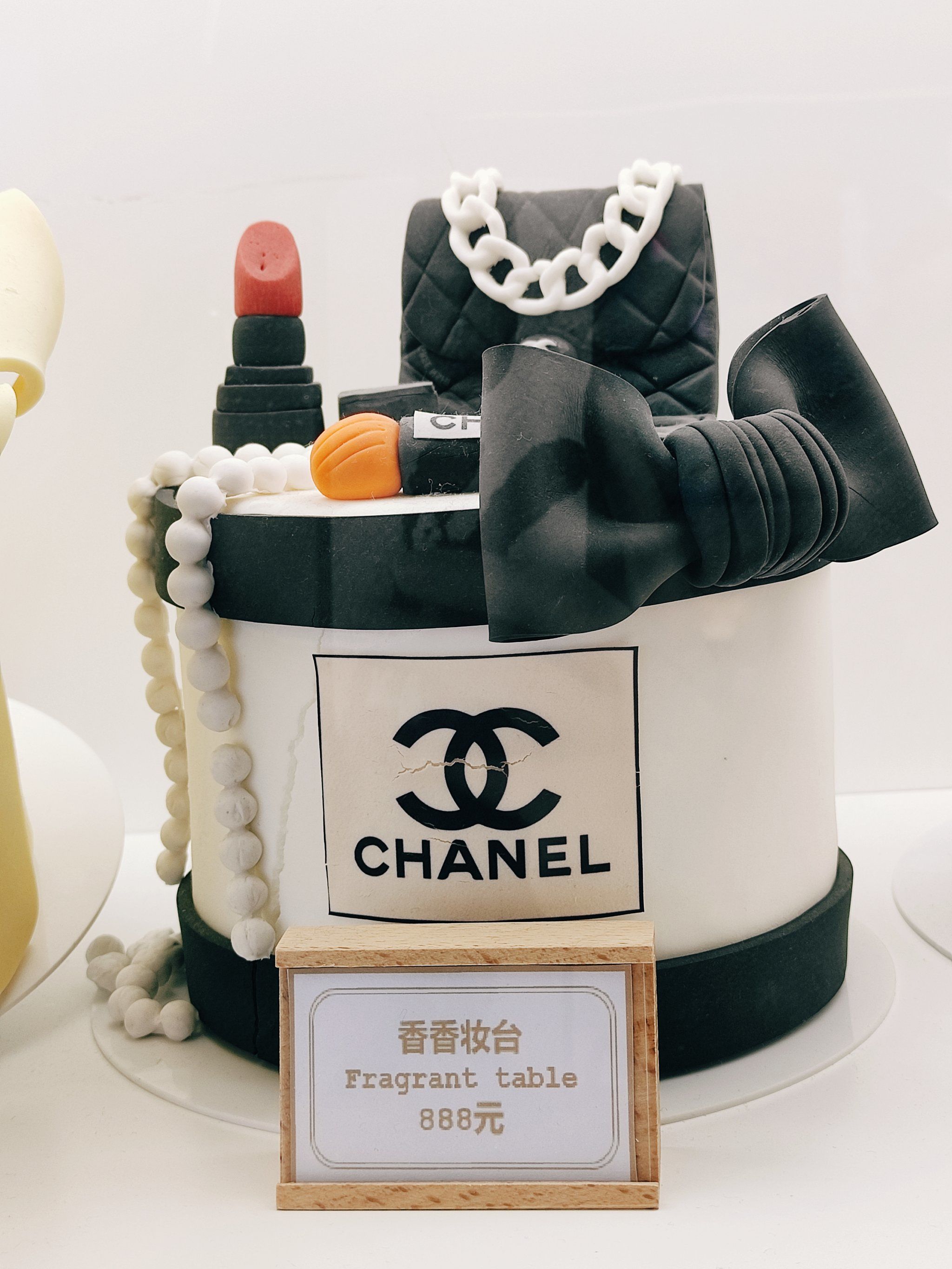 n差点以为再逛奢侈品集合店,
没想到是dessert queen甜品女王👸