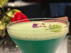 蓝色夏威夷-弦月窗LUNETTE BY AMANDA(复兴路店)