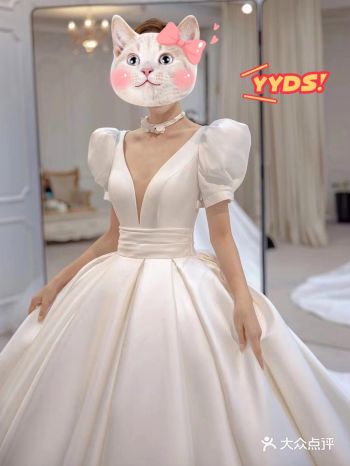 你可以永远相信缎面婚纱的气质