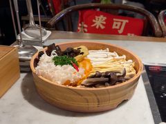 -尚尚仙·酸汤猪手·猪肚鸡火锅(华联万柳购物中心店)