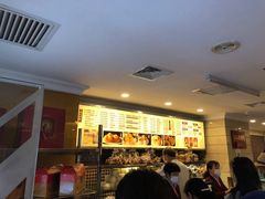 等位区-国际饭店·帆声西饼屋(黄河路店)